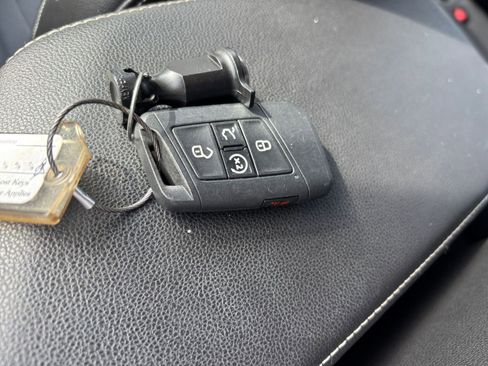 Used 2025 Volkswagen Jetta SE image 23