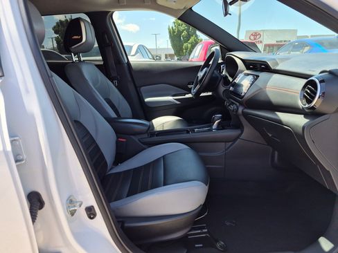 Used 2024 Nissan Kicks SR w/ SR Premium Package FWD image 30