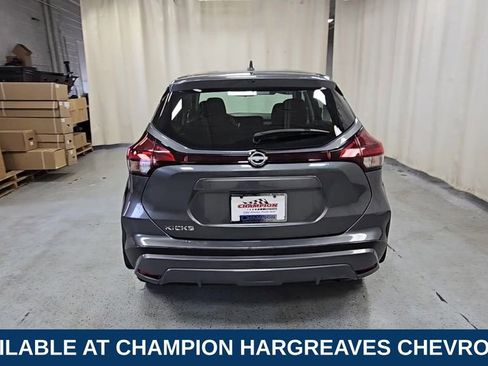Used 2022 Nissan Kicks S FWD image 9