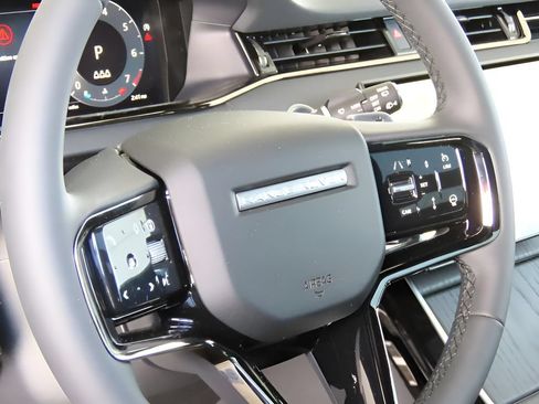 Used 2026 Land Rover Range Rover Evoque Dynamic SE AWD/4WD image 19