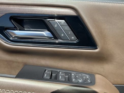 Used 2025 GMC Yukon XL Denali Ultimate w/ LPO, Floor Liner Package AWD/4WD image 24