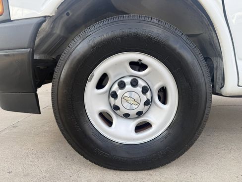 Used 2021 Chevrolet Express 2500 w/ Driver Convenience Package image 15