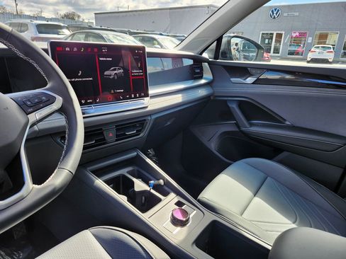 New 2026 Volkswagen Tiguan SE image 7