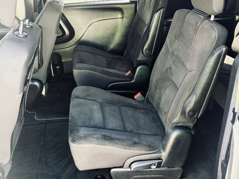 Used 2018 Dodge Grand Caravan SE FWD image 22
