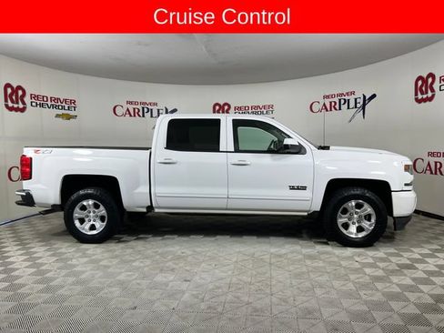 Used 2018 Chevrolet Silverado 1500 LT w/ Texas Edition AWD/4WD image 9