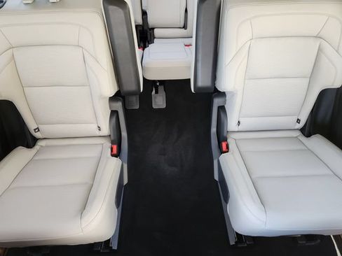 New 2026 Lincoln Navigator Premiere AWD/4WD image 14