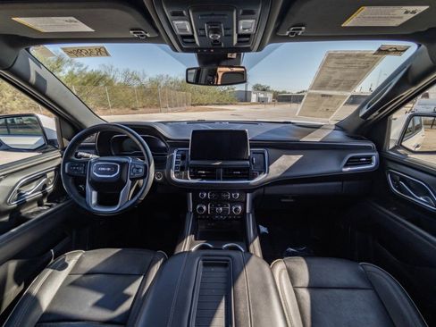 Used 2023 GMC Yukon XL SLT w/ SLT Premium Package image 21