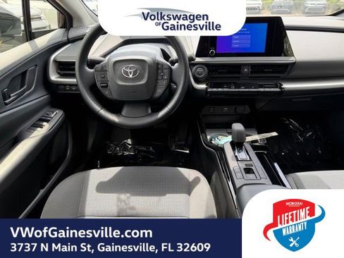 Used 2025 Toyota Prius LE FWD image 13