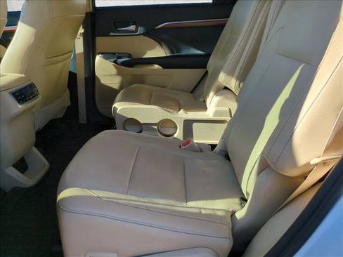 Used 2019 Toyota Highlander Limited Platinum image 17