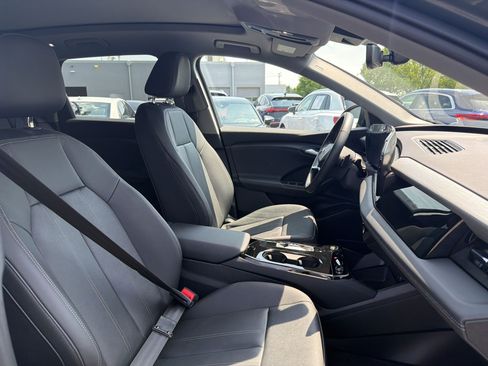 Used 2025 Audi Q6 e-tron Premium w/ Convenience Package AWD/4WD image 30