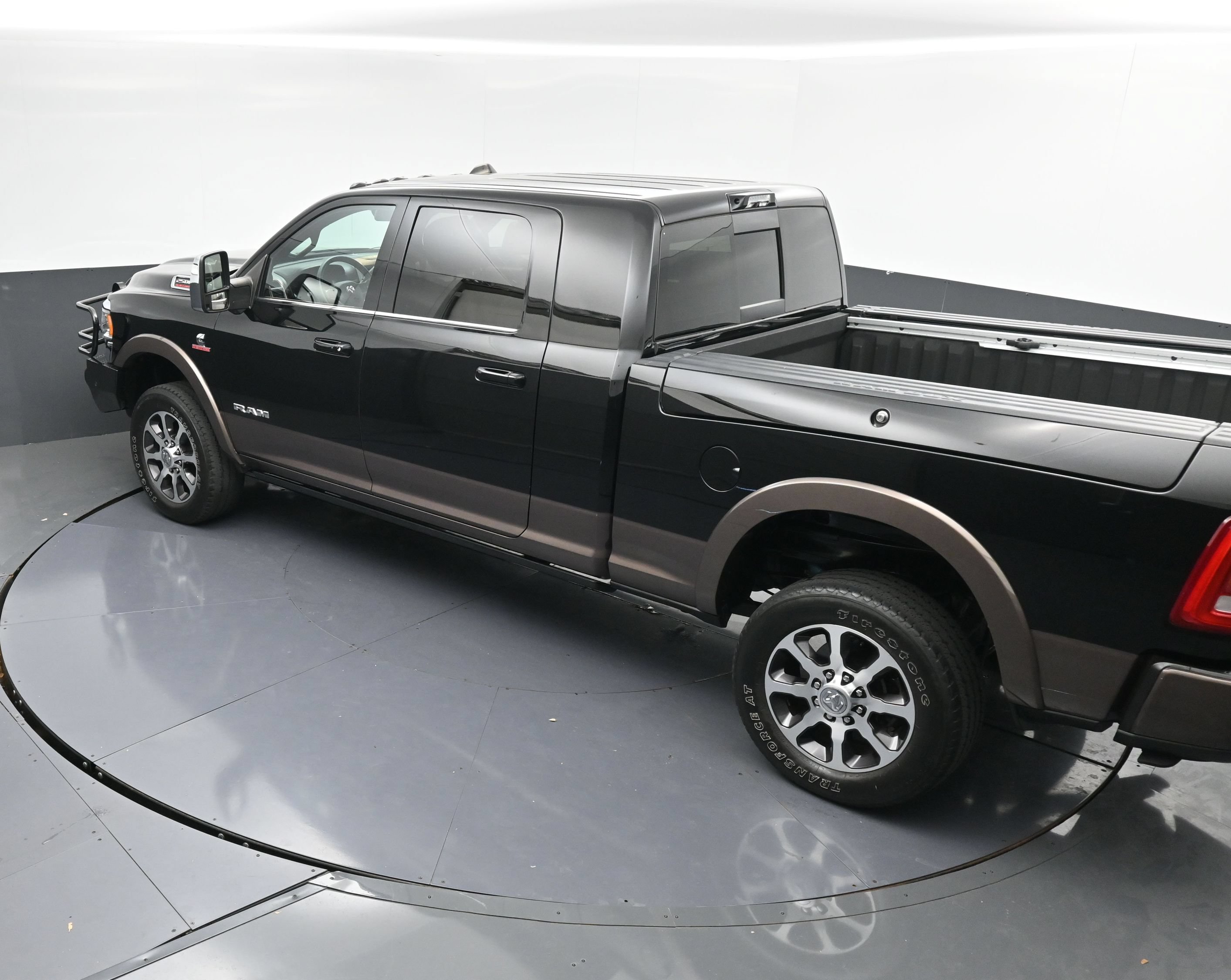 Used 2024 RAM 2500 Limited w/ Towing Technology Group AWD/4WD image 37