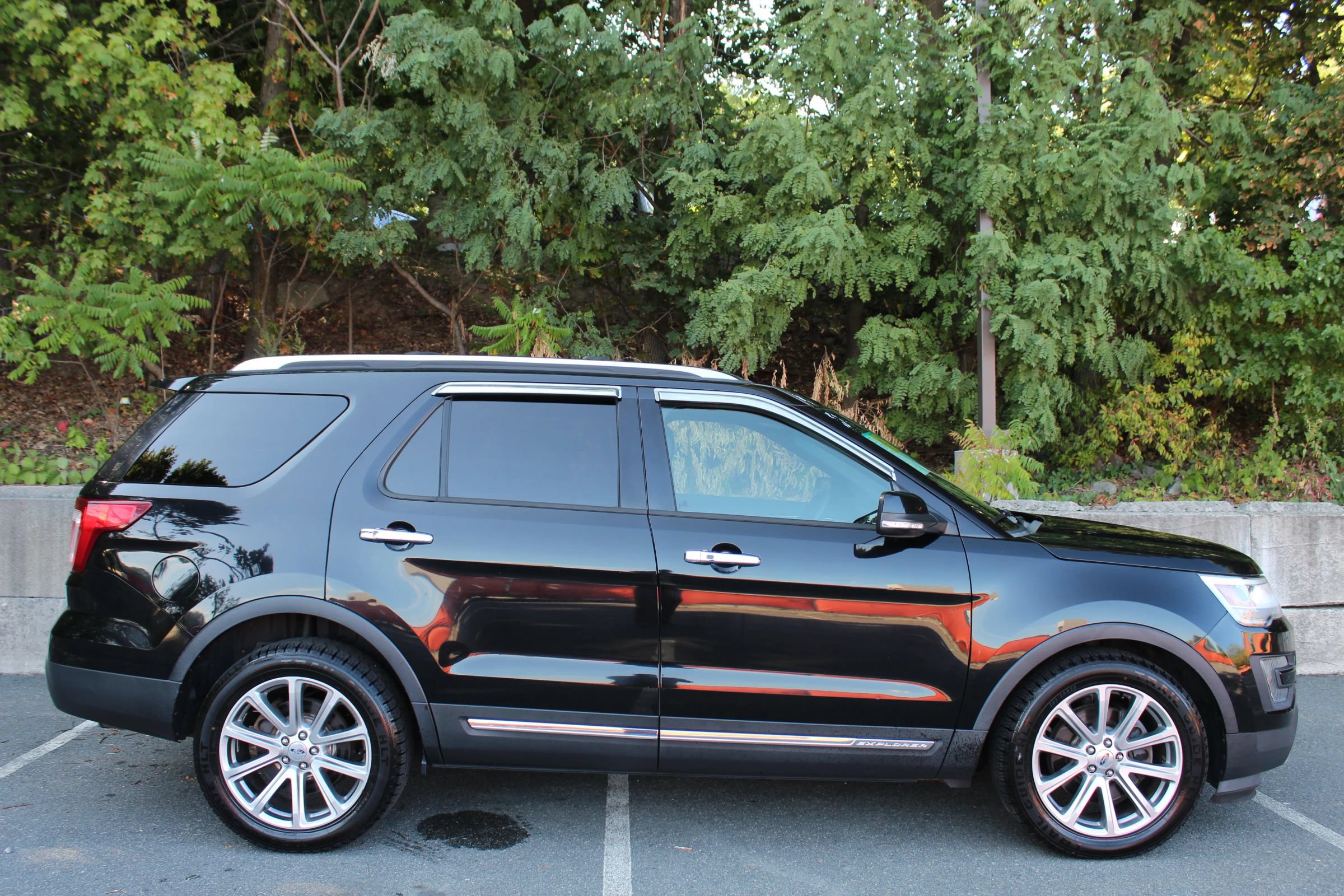 Used 2016 Ford Explorer Limited AWD/4WD image 5