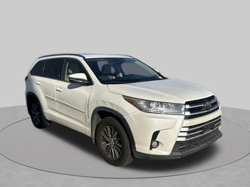 Used 2017 Toyota Highlander XLE w/ Protection Package #3 AWD/4WD image 16