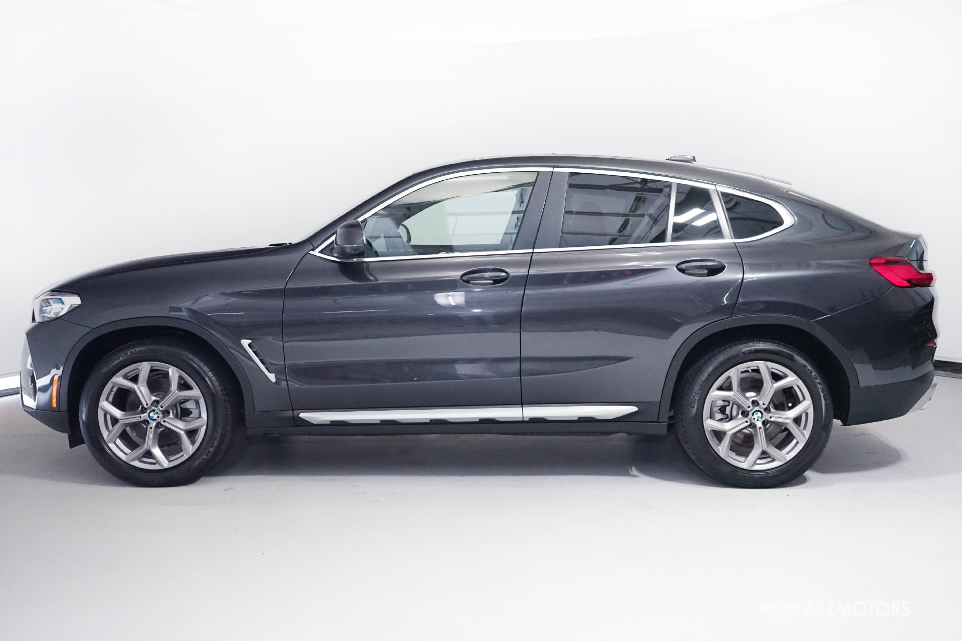 Used 2025 BMW X4 xDrive30i AWD/4WD image 4