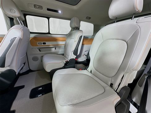 New 2025 Volkswagen ID. Buzz 1st Edition image 4
