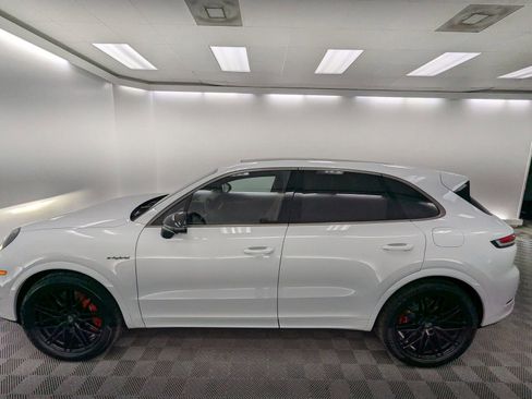 New 2026 Porsche Cayenne Turbo image 2
