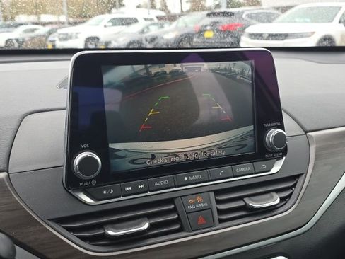 Used 2024 Nissan Altima 2.5 SV image 21