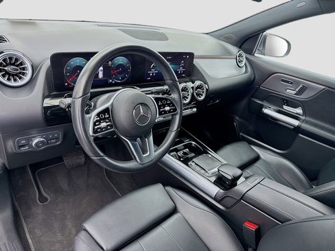 Used 2023 Mercedes-Benz GLA 250 4MATIC w/ Premium Package image 7