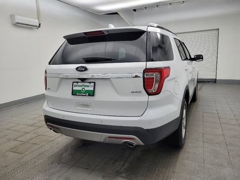 Used 2017 Ford Explorer XLT image 7