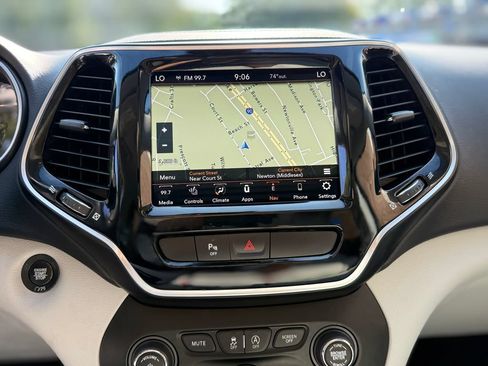 Used 2019 Jeep Cherokee Limited AWD/4WD image 15