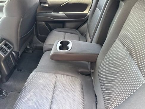 Used 2019 Mitsubishi Outlander ES FWD image 19