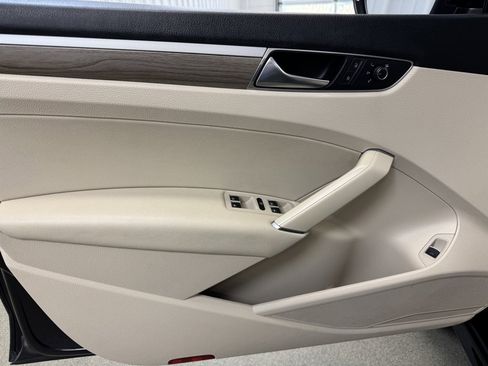 Used 2017 Volkswagen Passat 1.8T SE image 8