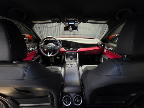 Used 2017 Alfa Romeo Giulia Quadrifoglio image 2