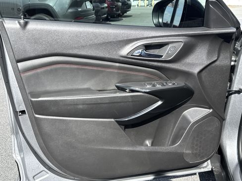 Used 2025 Chevrolet Trax RS w/ Driver Confidence Package image 12