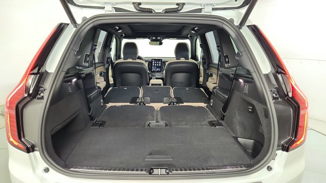 Used 2026 Volvo XC90 B6 Plus w/ Protection Package Premier AWD/4WD image 44