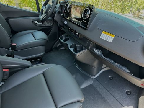 Used 2024 Mercedes-Benz Sprinter 144 Cargo image 17