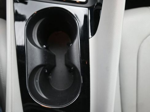 Used 2024 Hyundai Elantra Limited image 16