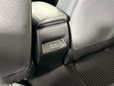 Used 2025 Toyota Corolla SE image 38