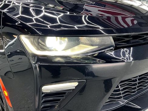 Used 2018 Chevrolet Camaro SS image 32
