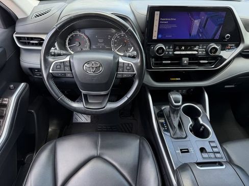 Used 2023 Toyota Highlander XLE FWD image 10