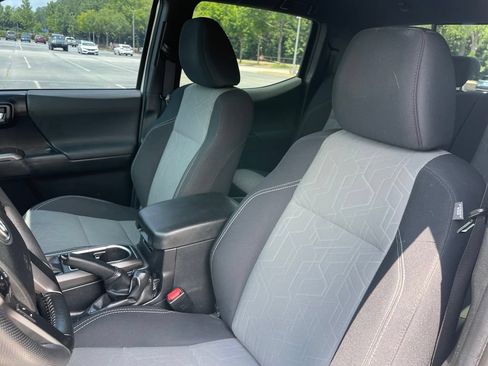 Used 2022 Toyota Tacoma TRD Sport w/ Technology Package RWD image 26
