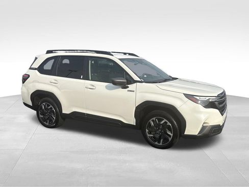 Used 2025 Subaru Forester Premium AWD/4WD image 7