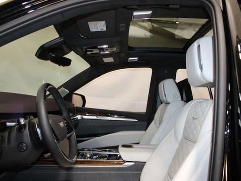 Certified 2025 Cadillac Escalade Sport Platinum w/ LPO, ONYX Package AWD/4WD image 7