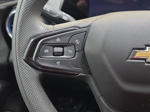 Used 2025 Chevrolet Trax LT FWD image 16