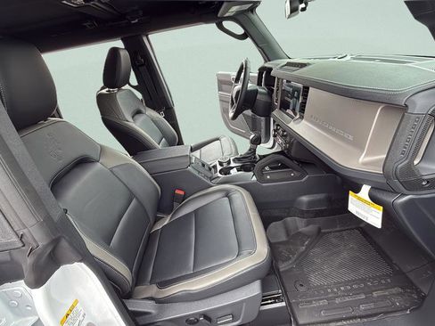 New 2026 Ford Bronco Outer Banks w/ Sasquatch Package AWD/4WD image 39