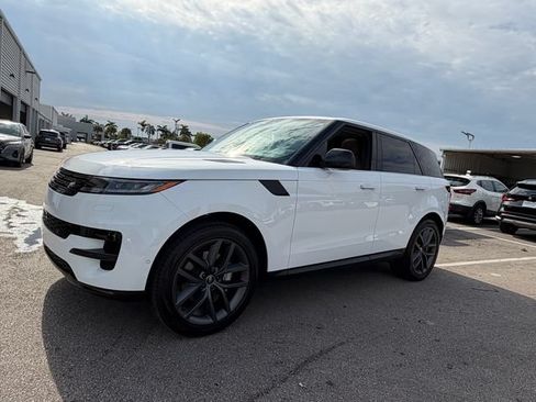 Used 2024 Land Rover Range Rover Sport SE AWD/4WD image 3