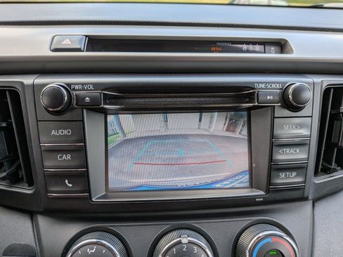 Used 2018 Toyota RAV4 LE image 13