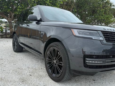 Used 2025 Land Rover Range Rover SE AWD/4WD image 10