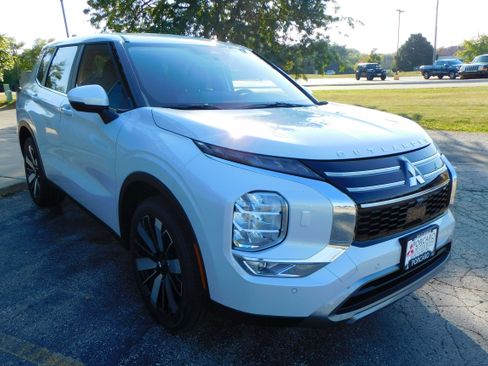 New 2025 Mitsubishi Outlander SE image 7