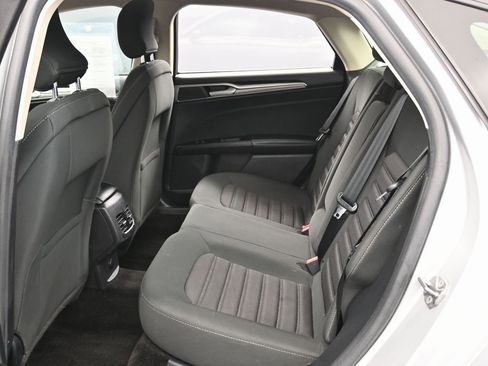 Used 2017 Ford Fusion SE w/ Fusion SE Technology Package image 29