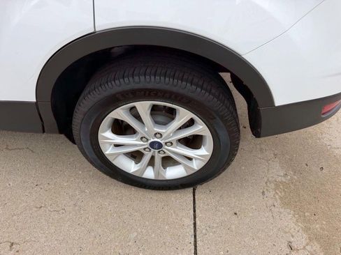Used 2017 Ford Escape SE FWD image 5