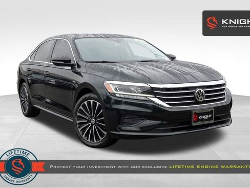 Used 2022 Volkswagen Passat 2.0T image 1