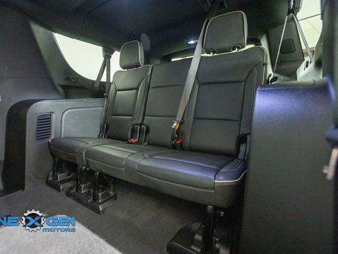 Used 2023 Chevrolet Suburban Premier AWD/4WD image 28