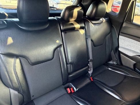 Used 2023 Jeep Compass Latitude w/ Convenience Group AWD/4WD image 34