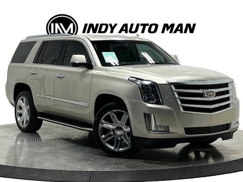Used 2017 Cadillac Escalade Luxury AWD/4WD image 2