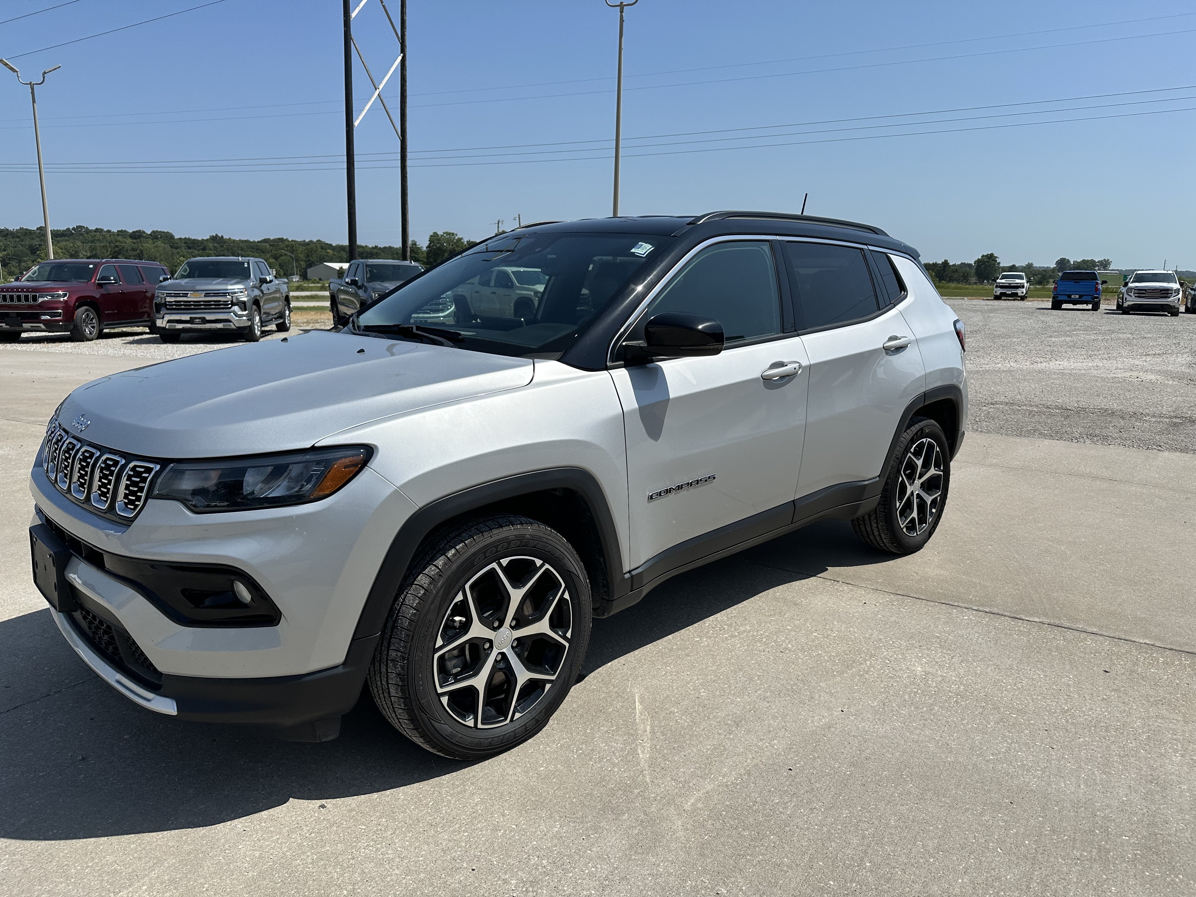 Used 2024 Jeep Compass Limited AWD/4WD image 5